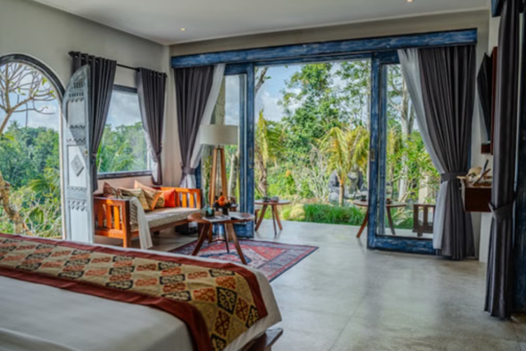 Hoshi Jungle Suites Pool 4